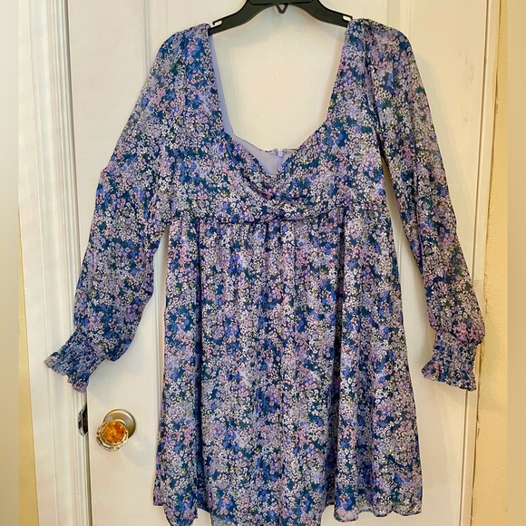 NWT BCBG BABYDOLL FLORAL DRESS. MINI LENGTH . ROMANTIC, FEMININE AND PLAYFUL - Picture 3 of 16